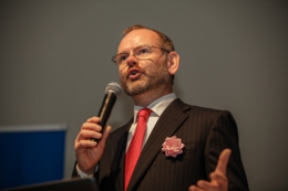 Mr. Toby J.F. Bishop （ACFE 元CEO）